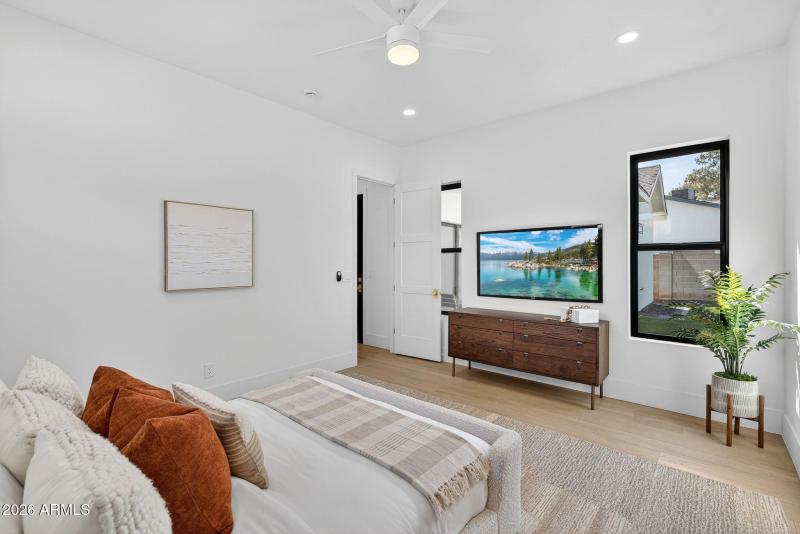 29-web-or-mls-206818 N 13th St