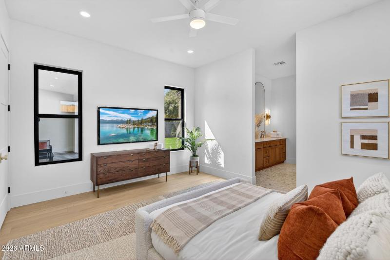 30-web-or-mls-216818 N 13th St