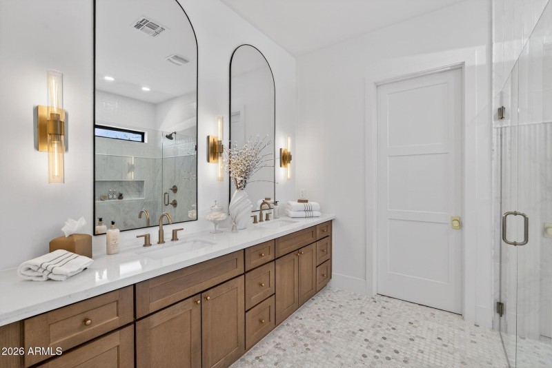 33-web-or-mls-266818 N 13th St