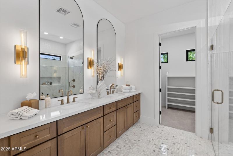 34-web-or-mls-276818 N 13th St