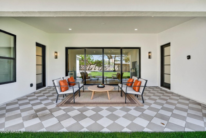 60-web-or-mls-596818 N 13th St