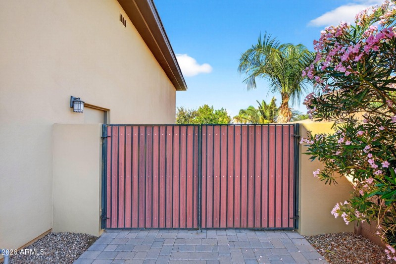 8-web-or-mls-16E Mead Dr