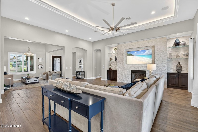 16-web-or-mls-55E Mead Dr