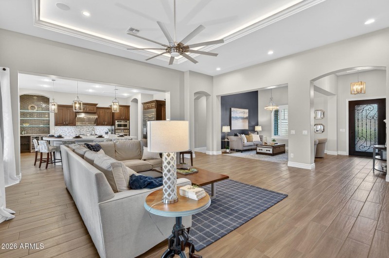 18-web-or-mls-75E Mead Dr