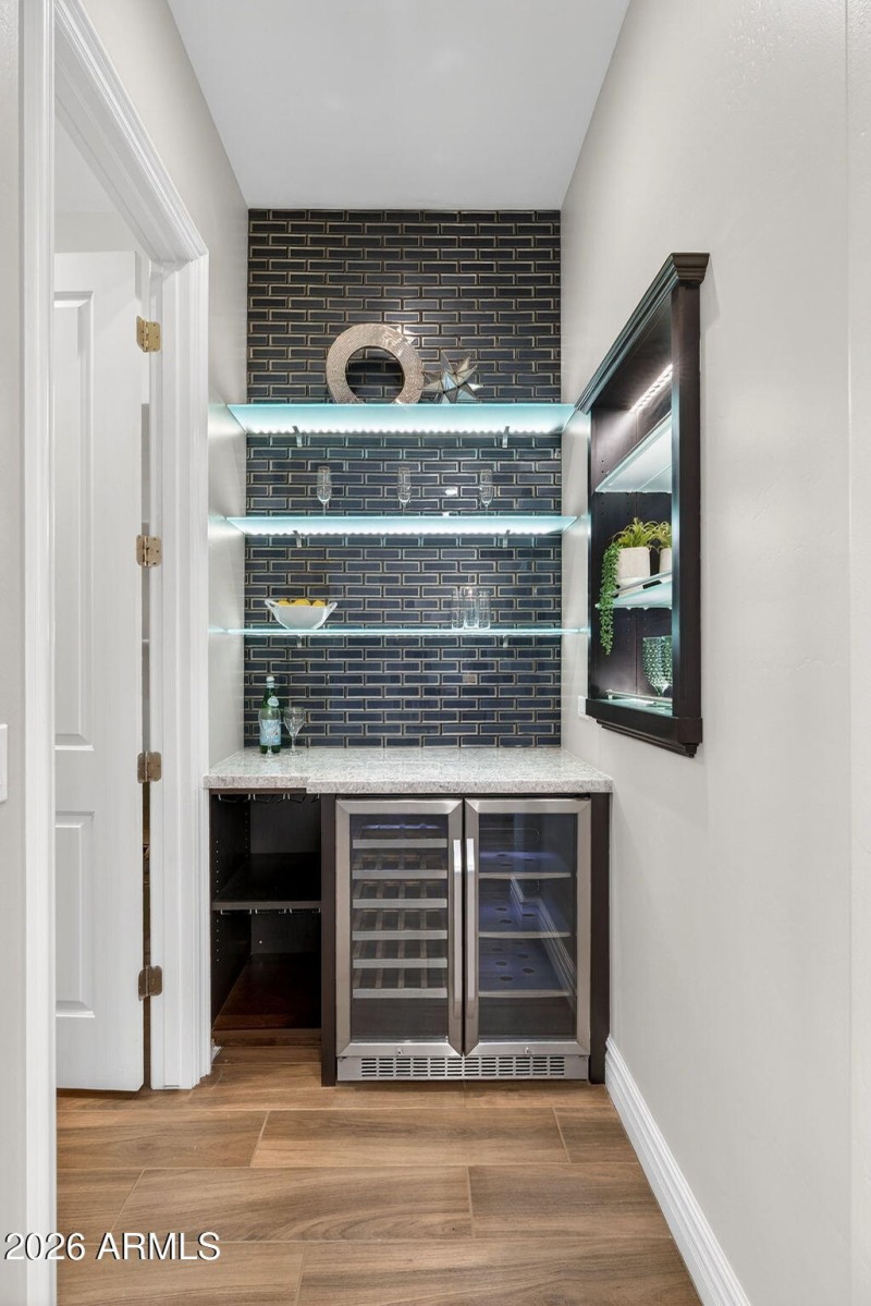 25-web-or-mls-81E Mead Dr