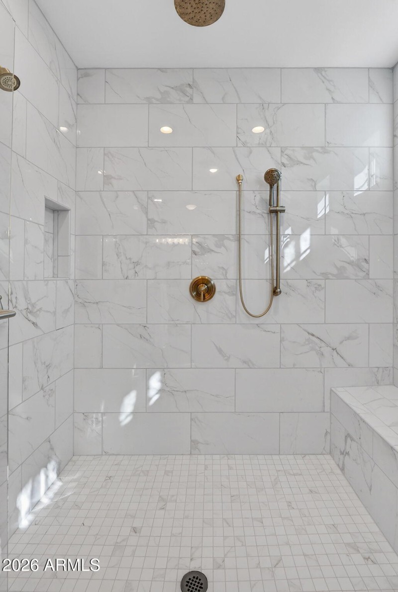 42-web-or-mls-42E Mead Dr