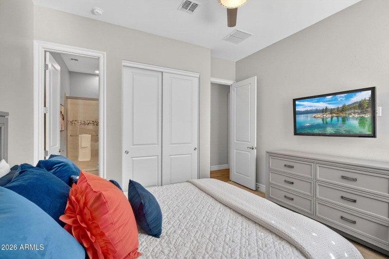 50-web-or-mls-30E Mead Dr