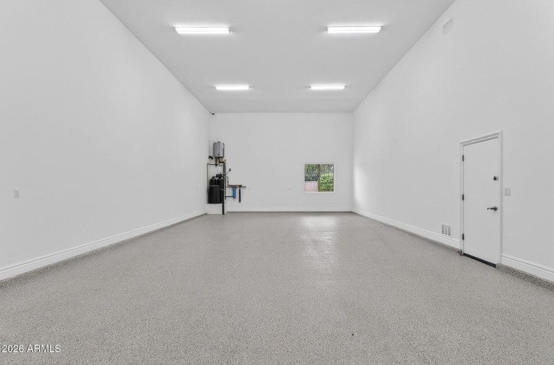 61-web-or-mls-83E Mead Dr