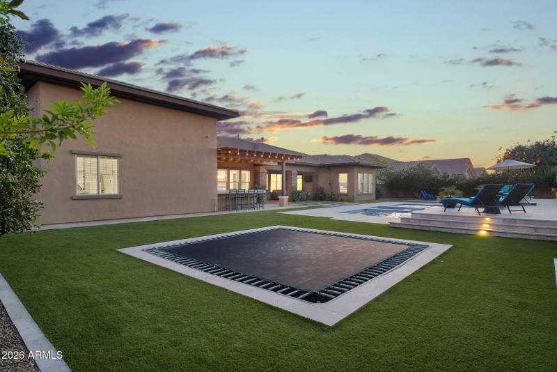 66-web-or-mls-2312 E Mead-4