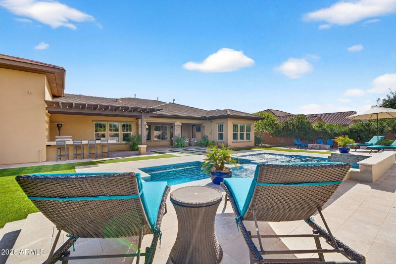 70-web-or-mls-64E Mead Dr