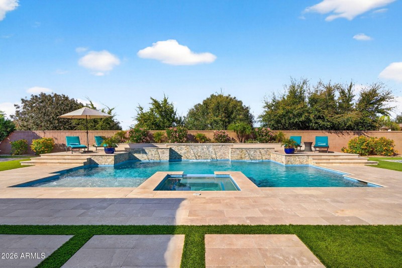 72-web-or-mls-60E Mead Dr