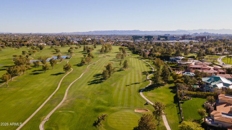 Enjoy Golf in the Neighborhood!