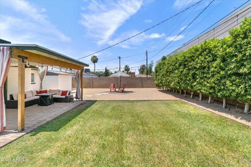 Beautiful landscaping, newer drip system