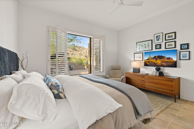 Beautiful Primary Room Mountain Views