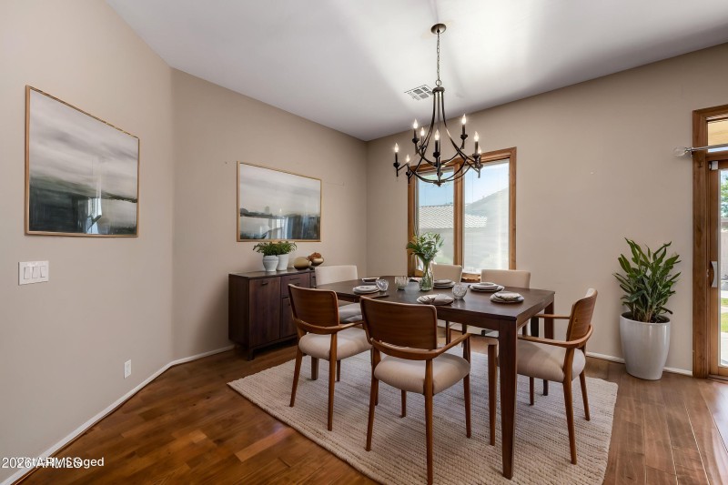 Staged FORMAL-DINING-WITH-WINDOWS Scand