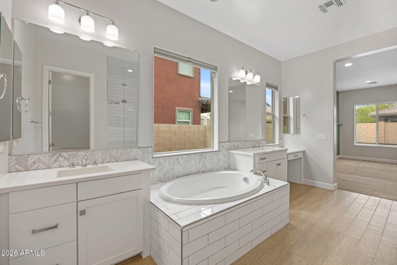 35-web-or-mls-2860-e-pinto-dr