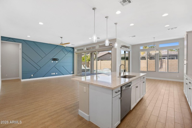 14-web-or-mls-2860-e-pinto-dr