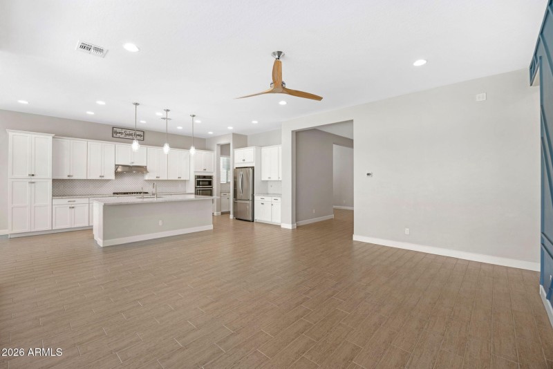 9-web-or-mls-2860-e-pinto-dr