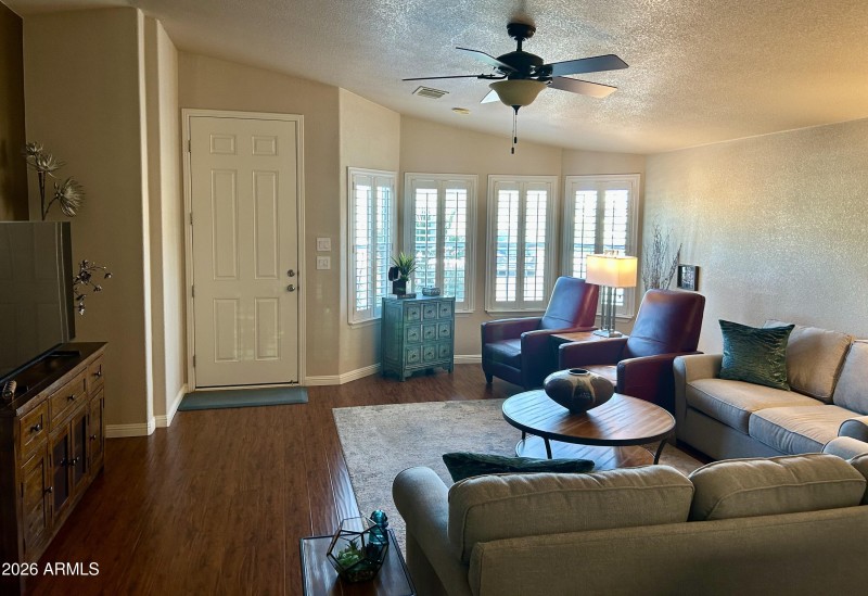 25) 64896-6907a9fdf25c3