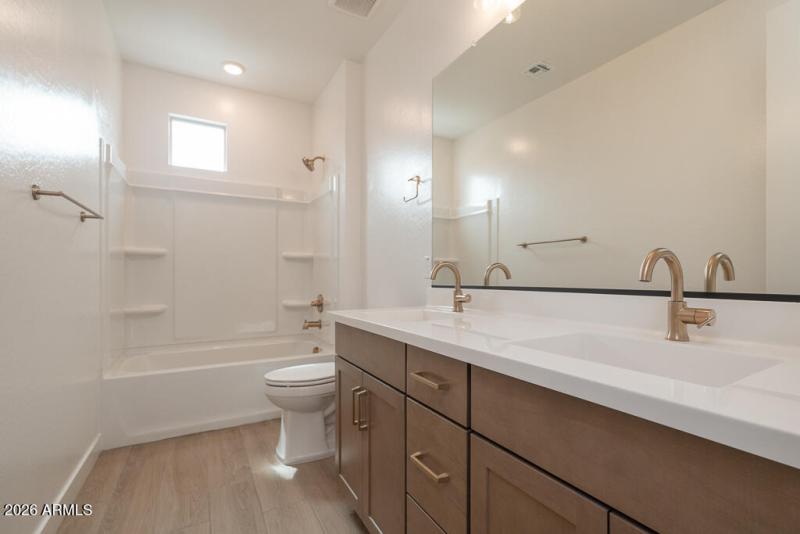 Tri Pointe Waterston Central 274 - Bathr