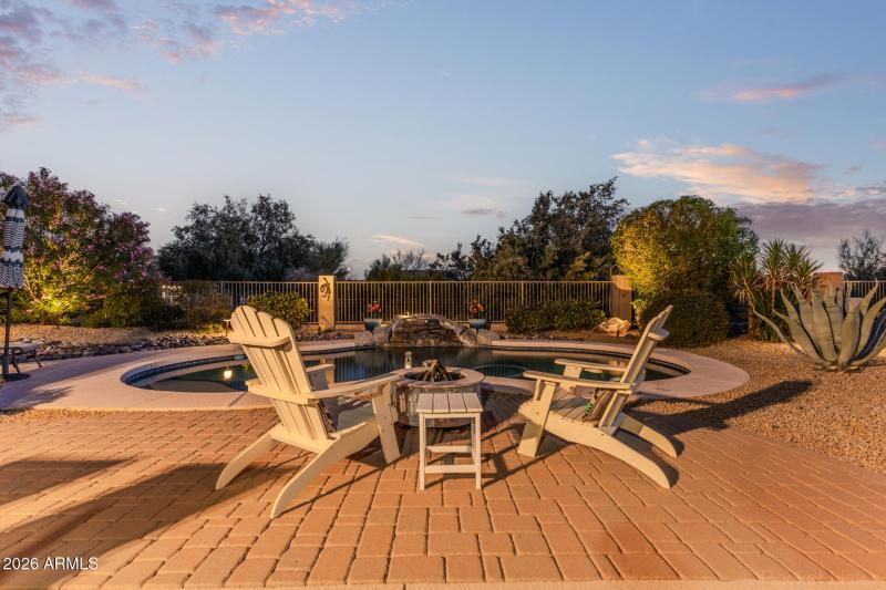 4443 E Morning Vista Ln