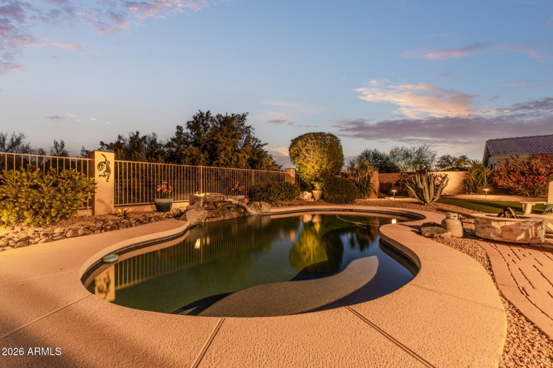 4443 E Morning Vista Ln