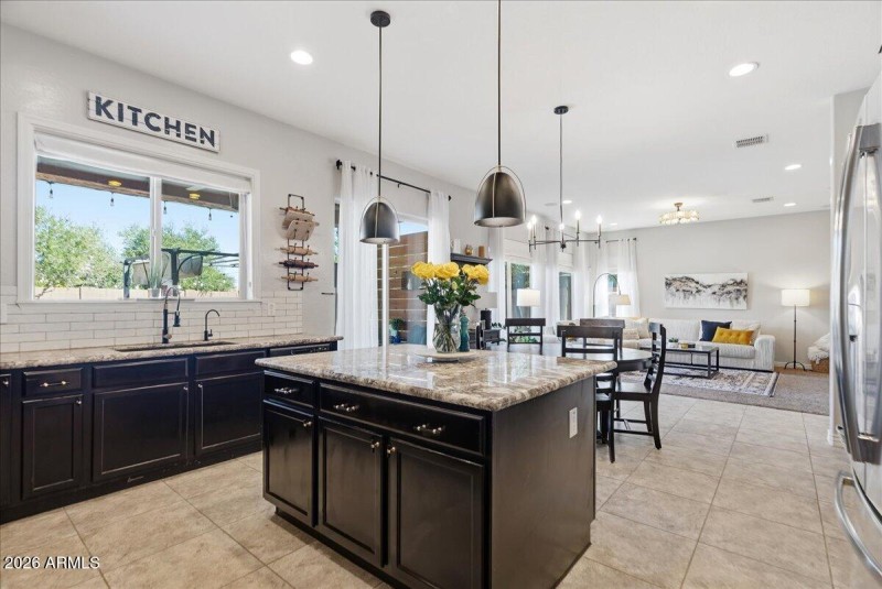 14-2486 E Lindrick Dr_RedHogMedia