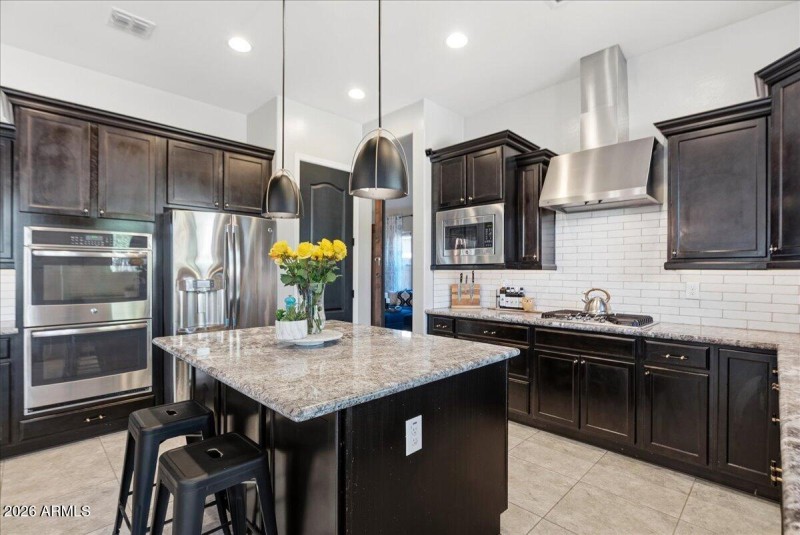 17-2486 E Lindrick Dr_RedHogMedia