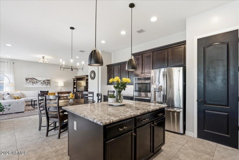 19-2486 E Lindrick Dr_RedHogMedia