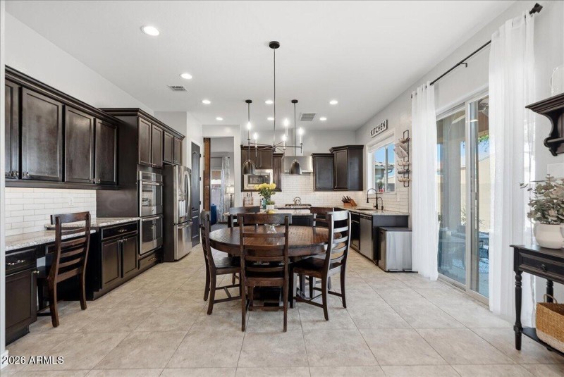 22-2486 E Lindrick Dr_RedHogMedia