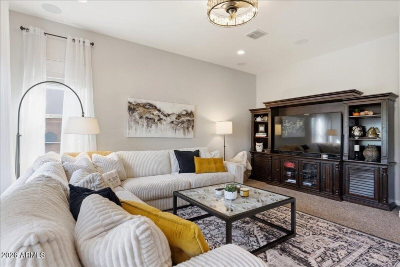 24-2486 E Lindrick Dr_RedHogMedia