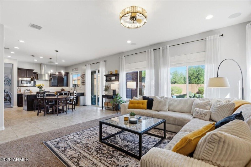 26-2486 E Lindrick Dr_RedHogMedia