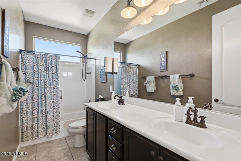 48-2486 E Lindrick Dr_RedHogMedia