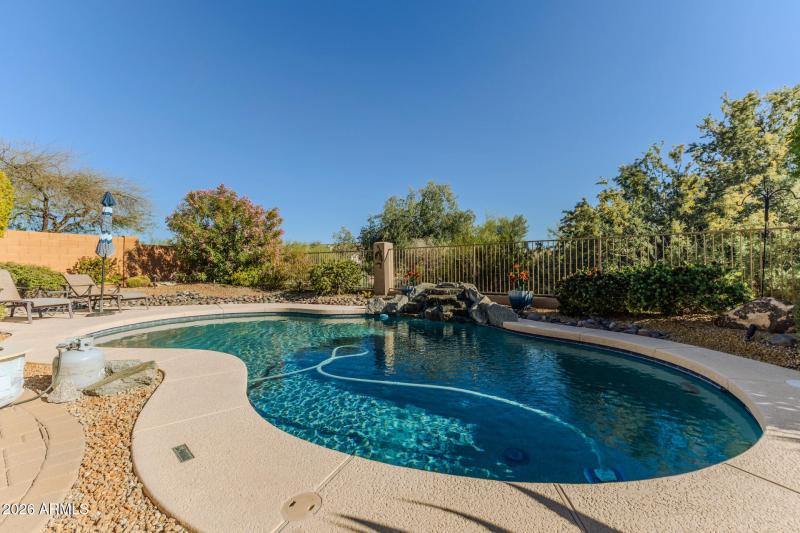 4443 E Morning Vista Ln