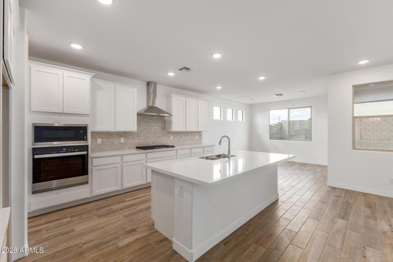 PHX_TV_Lot2013_Apple_17458_kitchen