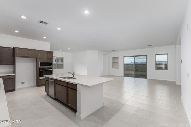 PHX_TV_Lot 2005_Currant_17408_Kitchen