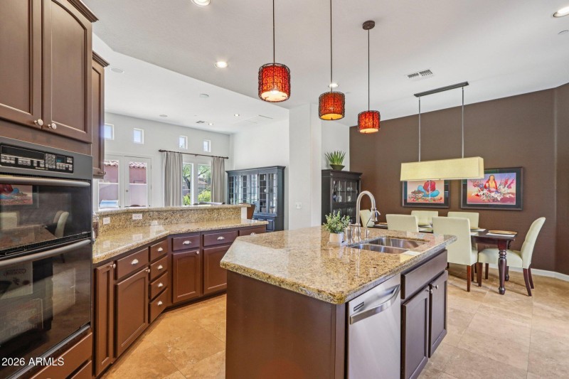 Kitchen with 2 breakfast bars