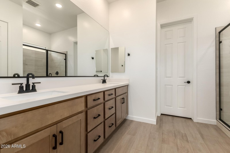 PHX_Landmarke_Lot1185_Blush_399_Ownersba