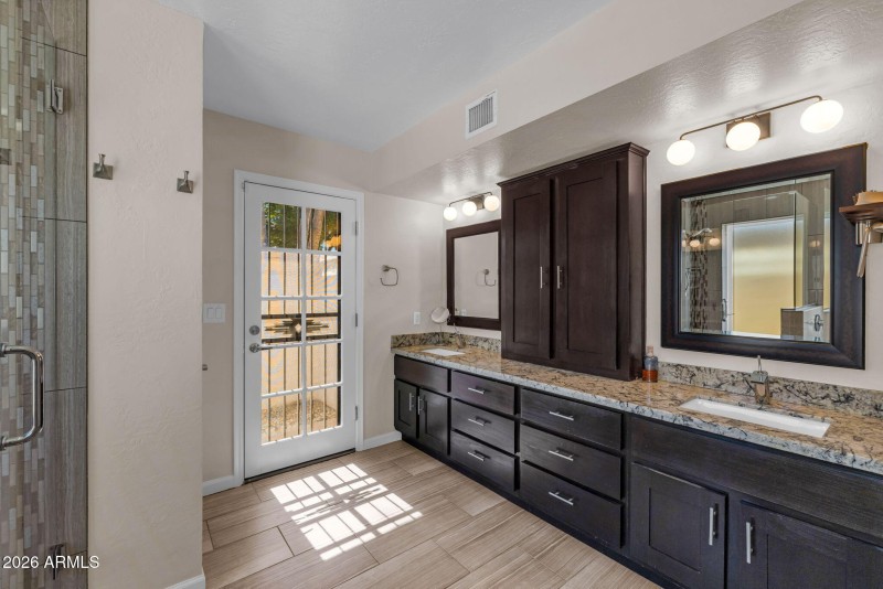 Gorgeous Cabinetry & Counters