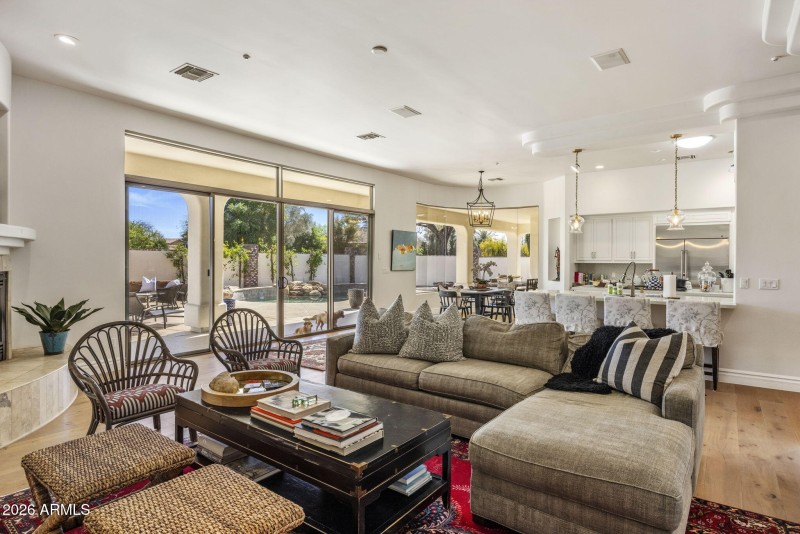 30-web-or-mls-D46A7600