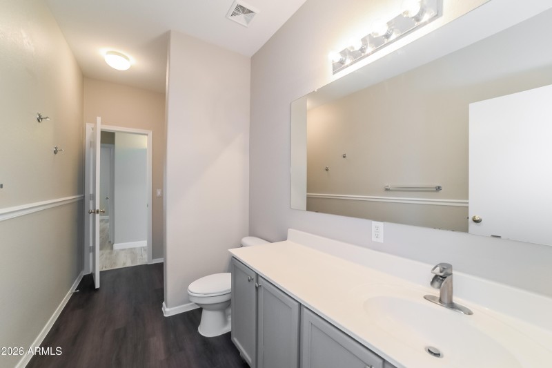 1006860.754 E DRIFTER PL - Bathroom