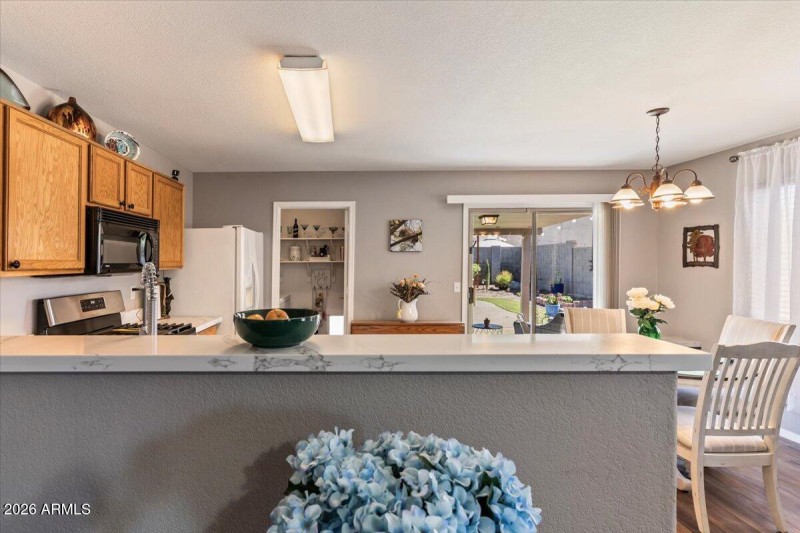 08-1057 E Silversmith Trail