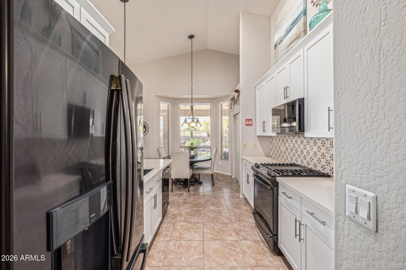 Bright and Modern Kitchen