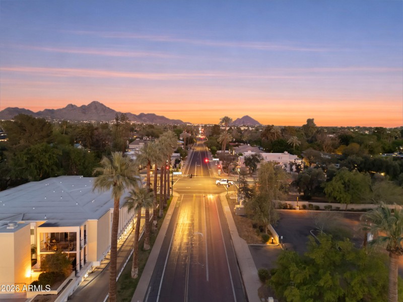 Twilight Towards the City