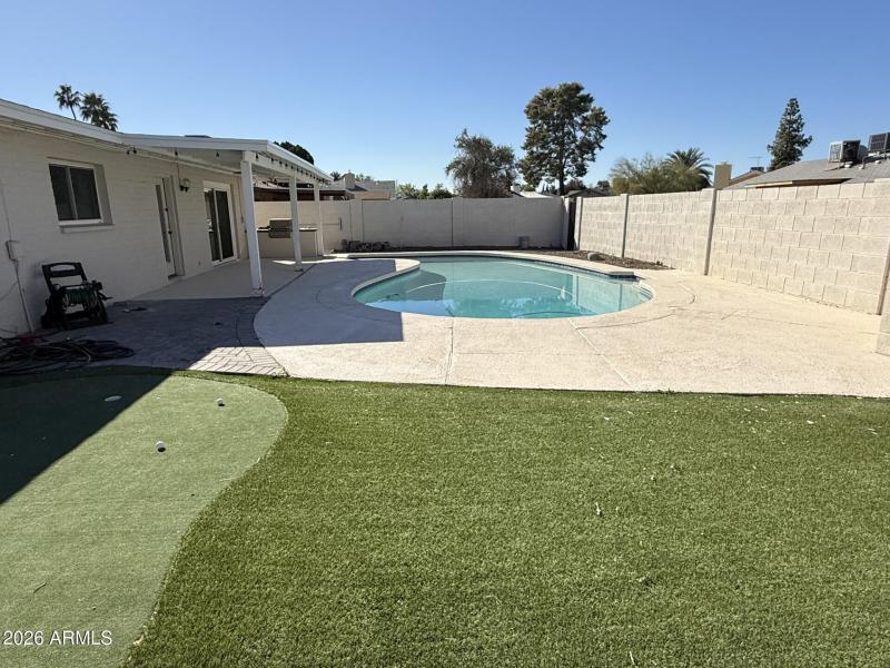 Verlea putting green and pool