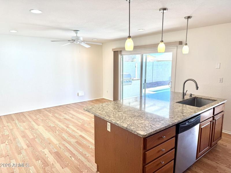 Ver Kitchen/fam room