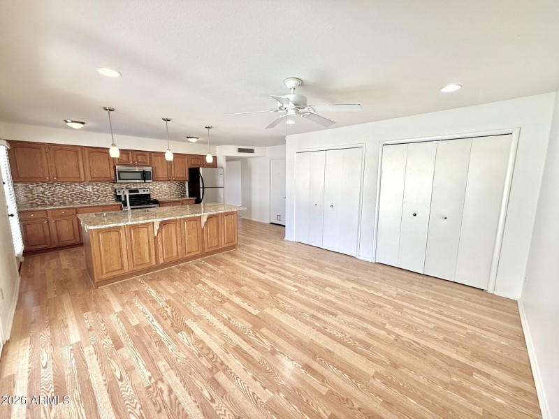 Ver kitchen/fam room