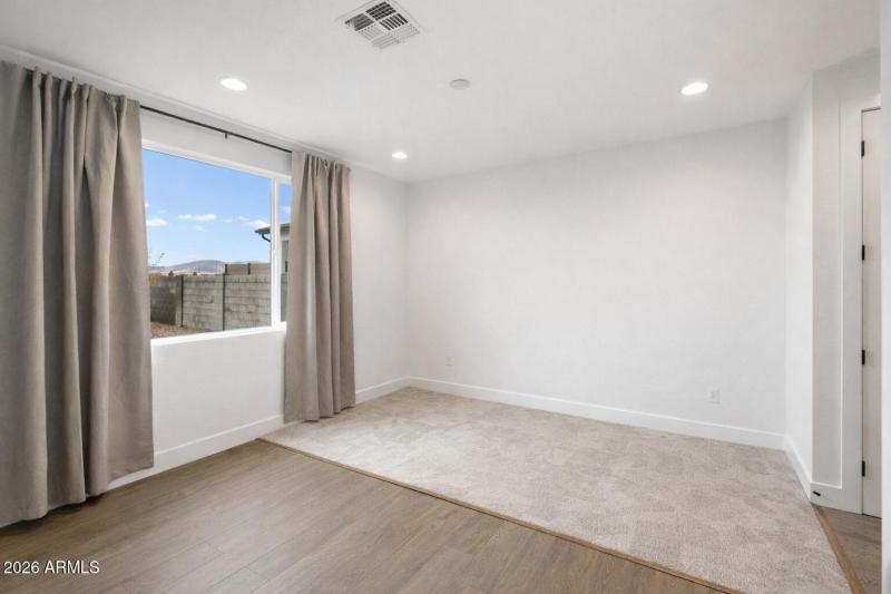 17-Primary Bedroom (2)