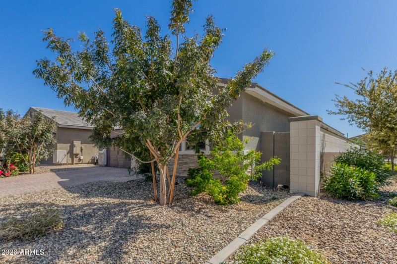 06 - Country Club 12655