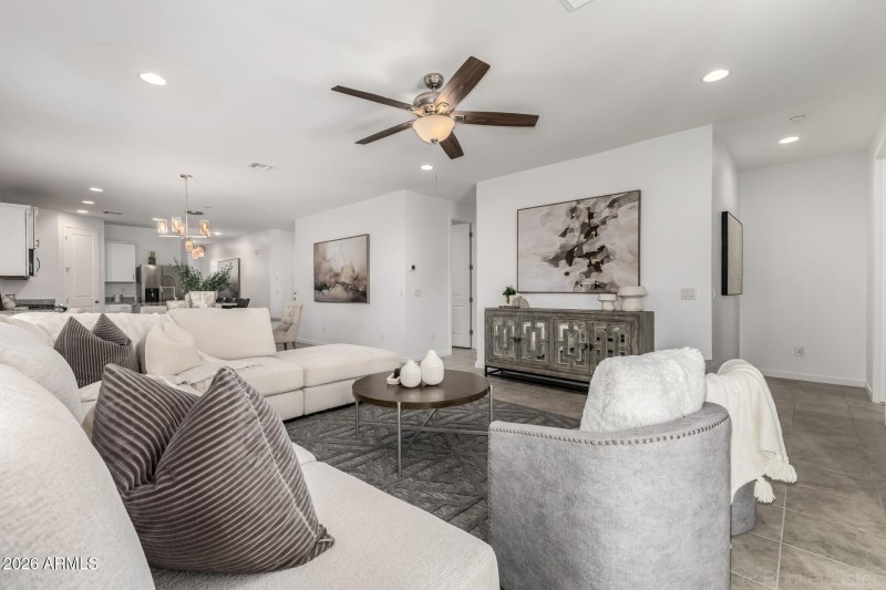 09 - Country Club 12655